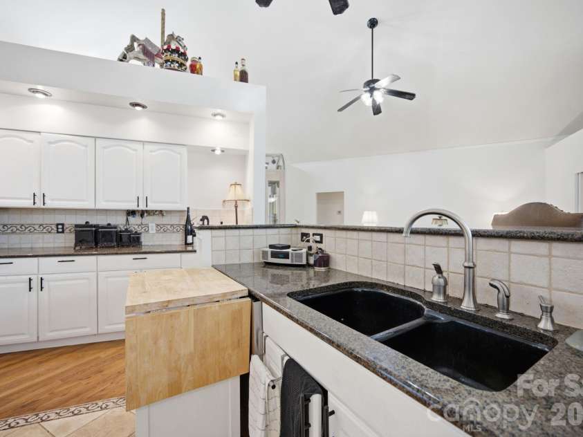 20127 Chapel Point Lane, Cornelius, NC 28031.  MLS# CAR4387652, YatesRealty ID 26399. 