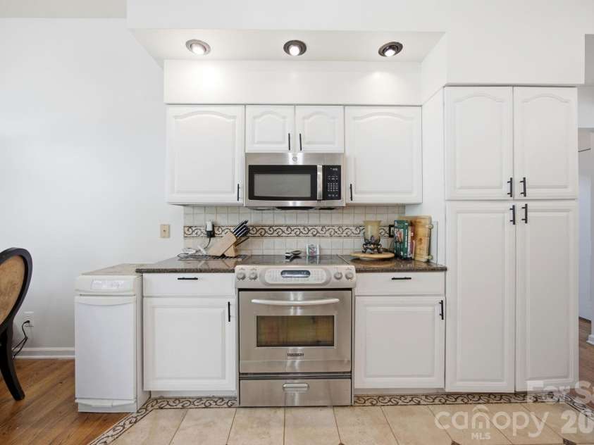 20127 Chapel Point Lane, Cornelius, NC 28031.  MLS# CAR4387652, YatesRealty ID 26399. 