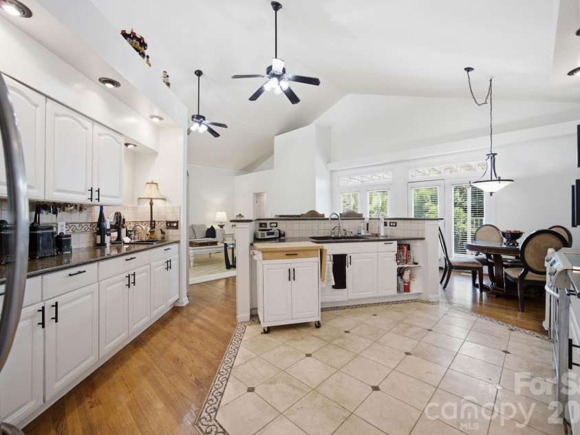 20127 Chapel Point Lane, Cornelius, NC 28031.  MLS# CAR4387652, YatesRealty ID 26399. 
