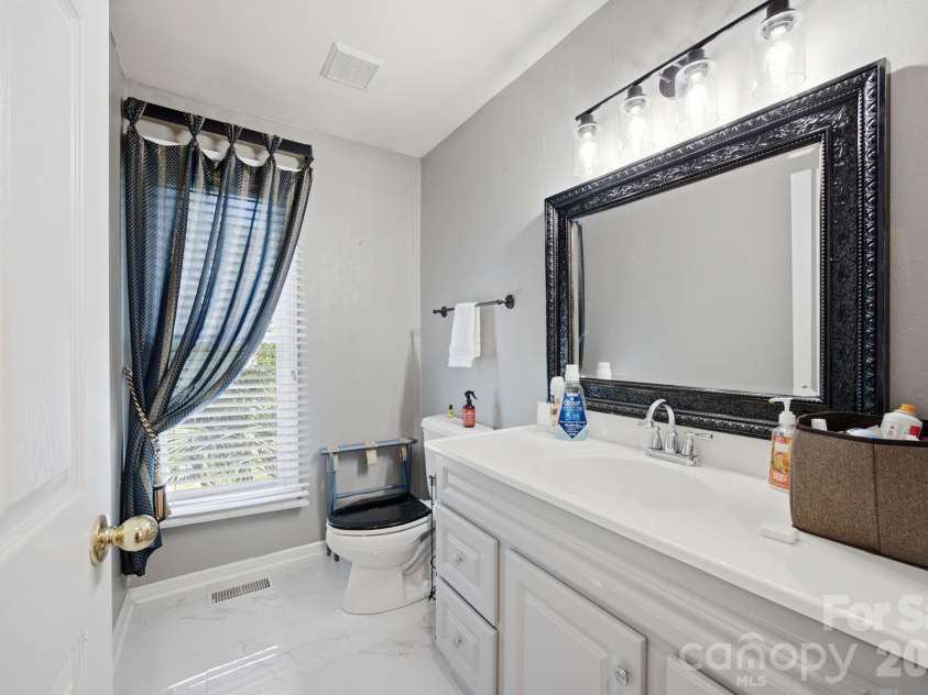 20127 Chapel Point Lane, Cornelius, NC 28031.  MLS# CAR4387652, YatesRealty ID 26399. 