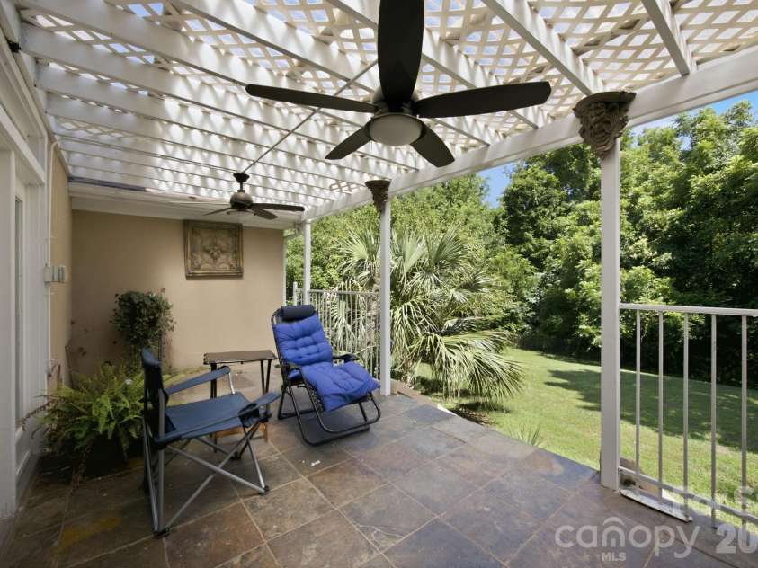 20127 Chapel Point Lane, Cornelius, NC 28031.  MLS# CAR4387652, YatesRealty ID 26399. 