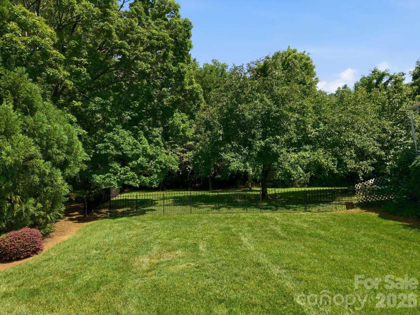 20127 Chapel Point Lane, Cornelius, NC 28031.  MLS# CAR4387652, YatesRealty ID 26399. 