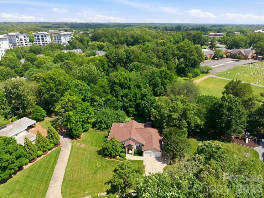 20127 Chapel Point Lane, Cornelius, NC 28031.  MLS# CAR4387652, YatesRealty ID 26399. 