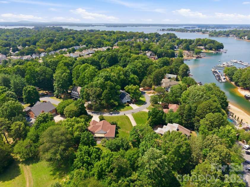 20127 Chapel Point Lane, Cornelius, NC 28031.  MLS# CAR4387652, YatesRealty ID 26399. 