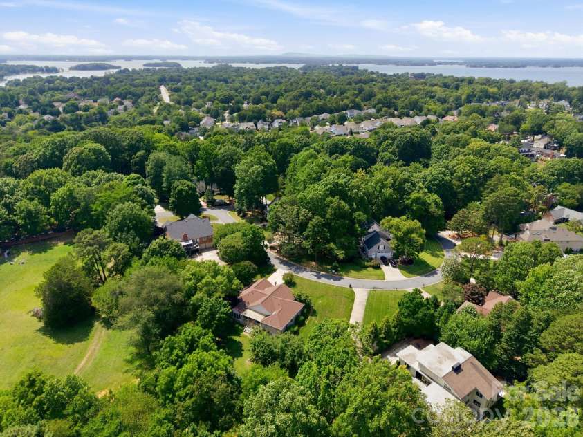 20127 Chapel Point Lane, Cornelius, NC 28031.  MLS# CAR4387652, YatesRealty ID 26399. 