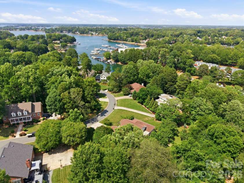 20127 Chapel Point Lane, Cornelius, NC 28031.  MLS# CAR4387652, YatesRealty ID 26399. 