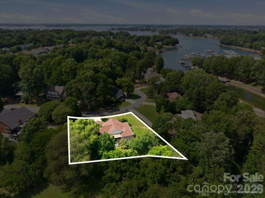 20127 Chapel Point Lane, Cornelius, NC 28031.  MLS# CAR4387652, YatesRealty ID 26399. 