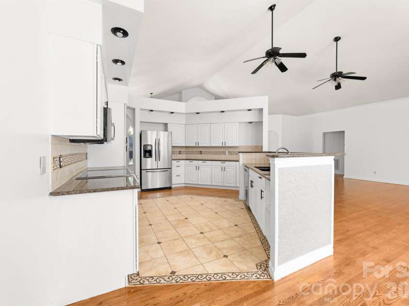 20127 Chapel Point Lane, Cornelius, NC 28031.  MLS# CAR4423446, YatesRealty ID 26399. 