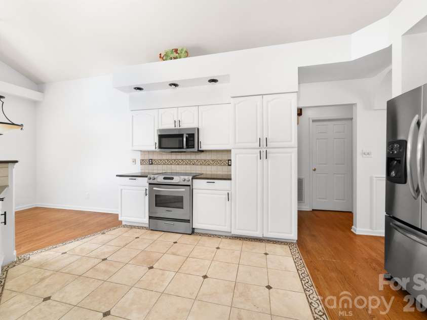 20127 Chapel Point Lane, Cornelius, NC 28031.  MLS# CAR4423446, YatesRealty ID 26399. 