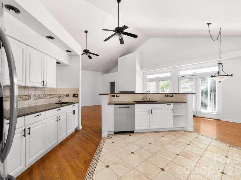 20127 Chapel Point Lane, Cornelius, NC 28031.  MLS# CAR4423446, YatesRealty ID 26399. 
