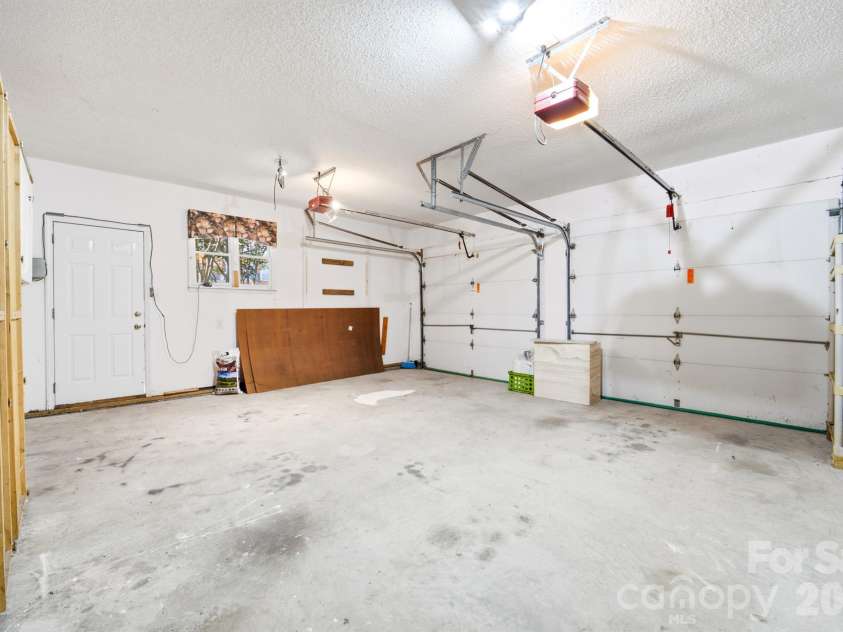 20127 Chapel Point Lane, Cornelius, NC 28031.  MLS# CAR4423446, YatesRealty ID 26399. Garage