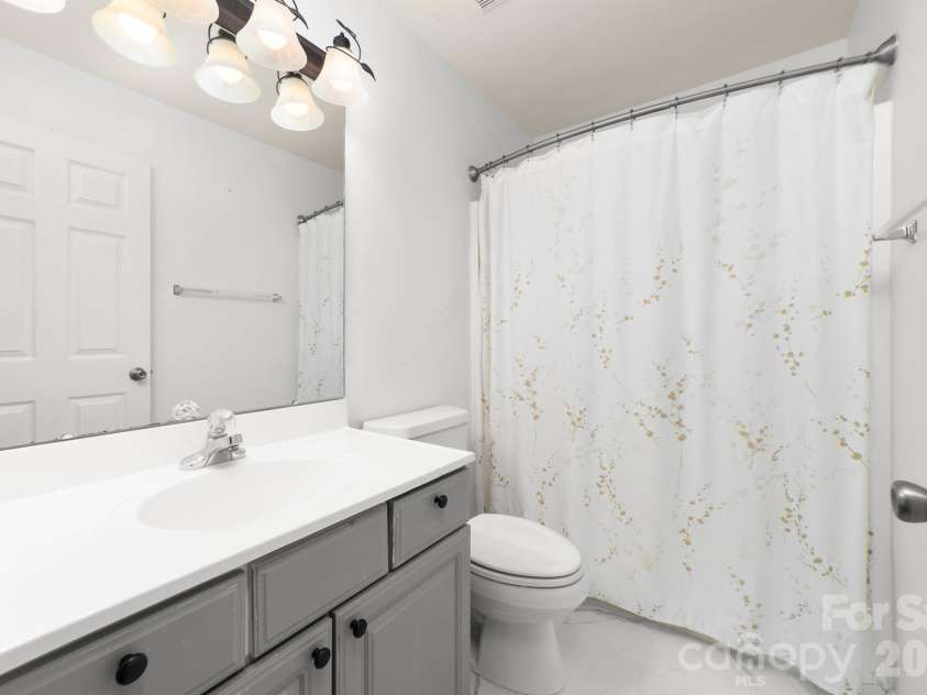 20127 Chapel Point Lane, Cornelius, NC 28031.  MLS# CAR4423446, YatesRealty ID 26399. Guest Full Bath