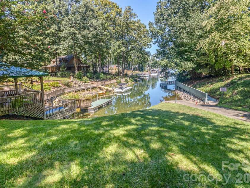 20127 Chapel Point Lane, Cornelius, NC 28031.  MLS# CAR4423446, YatesRealty ID 26399. Lake Access