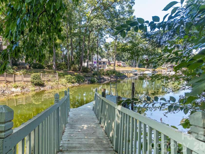 20127 Chapel Point Lane, Cornelius, NC 28031.  MLS# CAR4423446, YatesRealty ID 26399. Lake Access