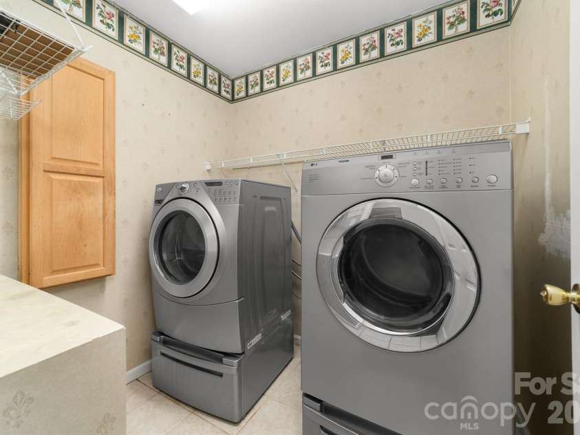 20127 Chapel Point Lane, Cornelius, NC 28031.  MLS# CAR4423446, YatesRealty ID 26399. Laundry Room