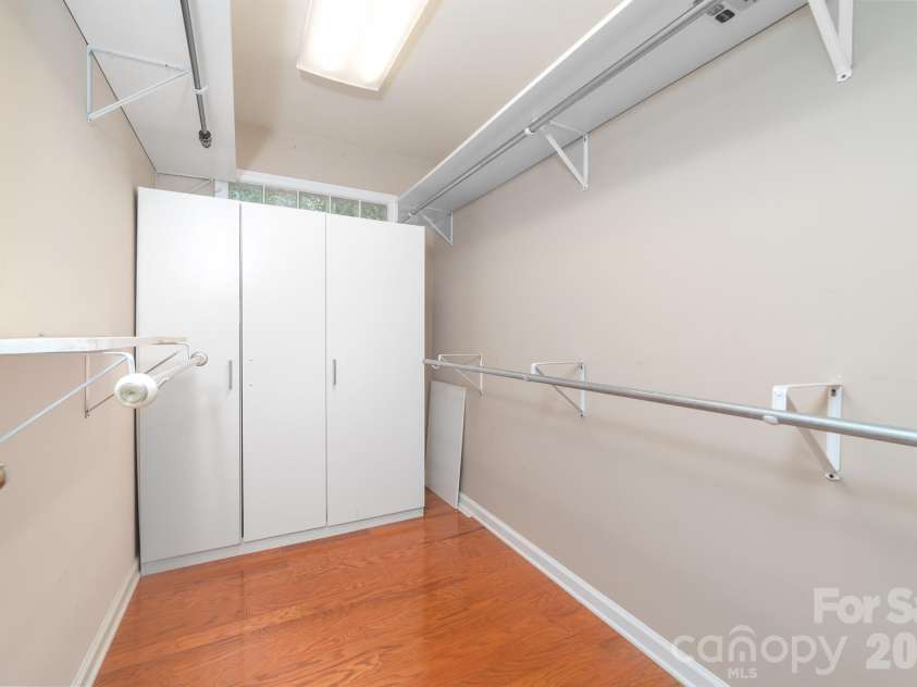 20127 Chapel Point Lane, Cornelius, NC 28031.  MLS# CAR4423446, YatesRealty ID 26399. Primary Walk-In Closet