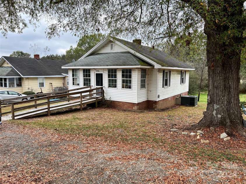 210 Lincoln Street, Albemarle, NC 28001.  MLS# CAR4199481, YatesRealty ID 264. 
