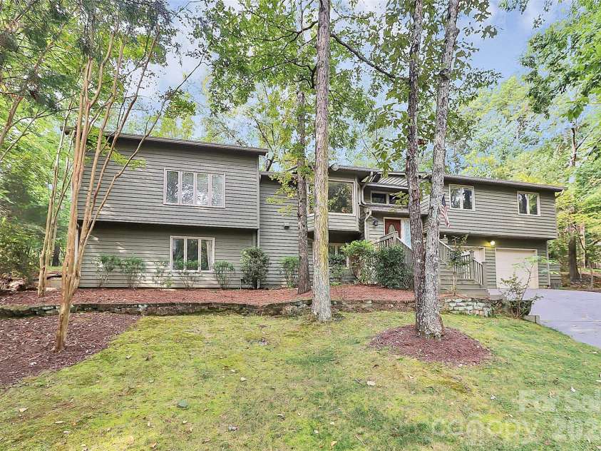 16 Woodvine Lane, Clover, SC 29710.  MLS# CAR4303329, YatesRealty ID 2640. 