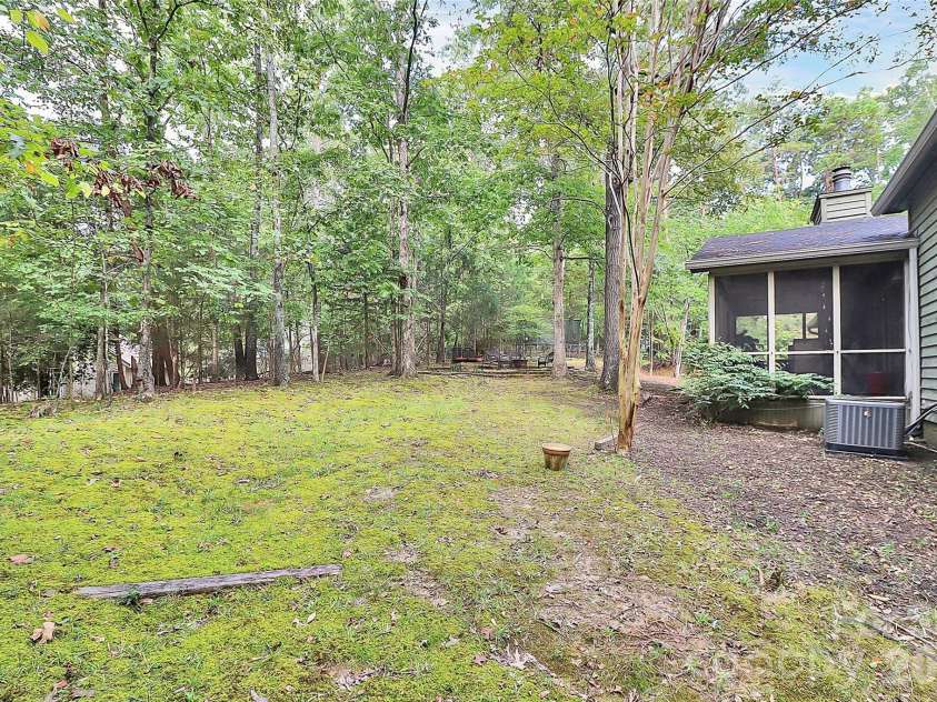 16 Woodvine Lane, Clover, SC 29710.  MLS# CAR4303329, YatesRealty ID 2640. 