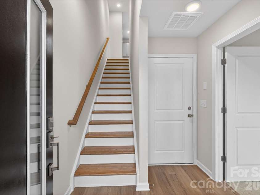 228 Ferebee Place, Charlotte, NC 28213.  MLS# CAR4335382, YatesRealty ID 2640. Entry