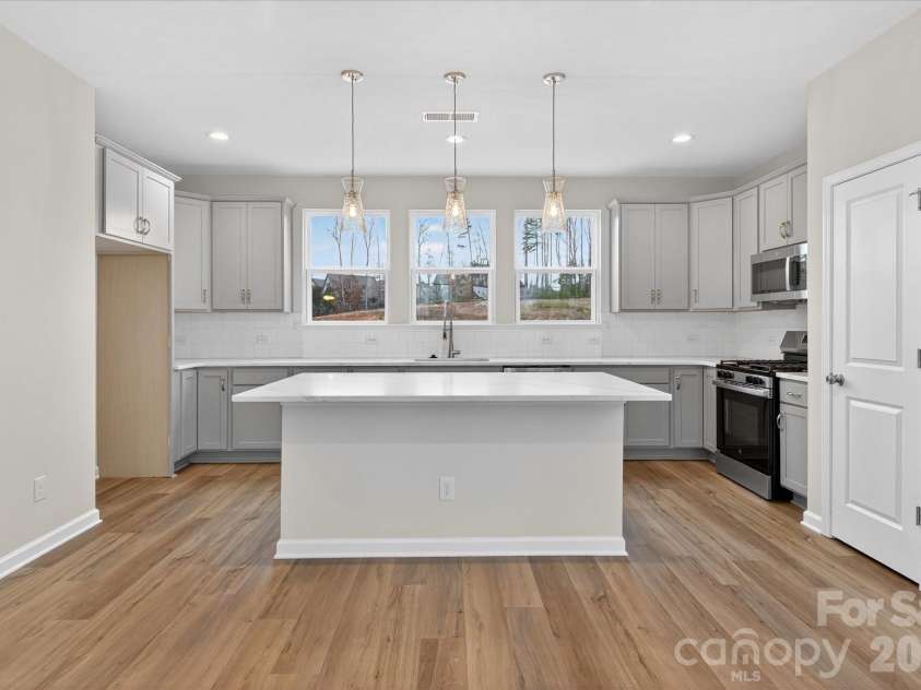 228 Ferebee Place, Charlotte, NC 28213.  MLS# CAR4335382, YatesRealty ID 2640. Kitchen