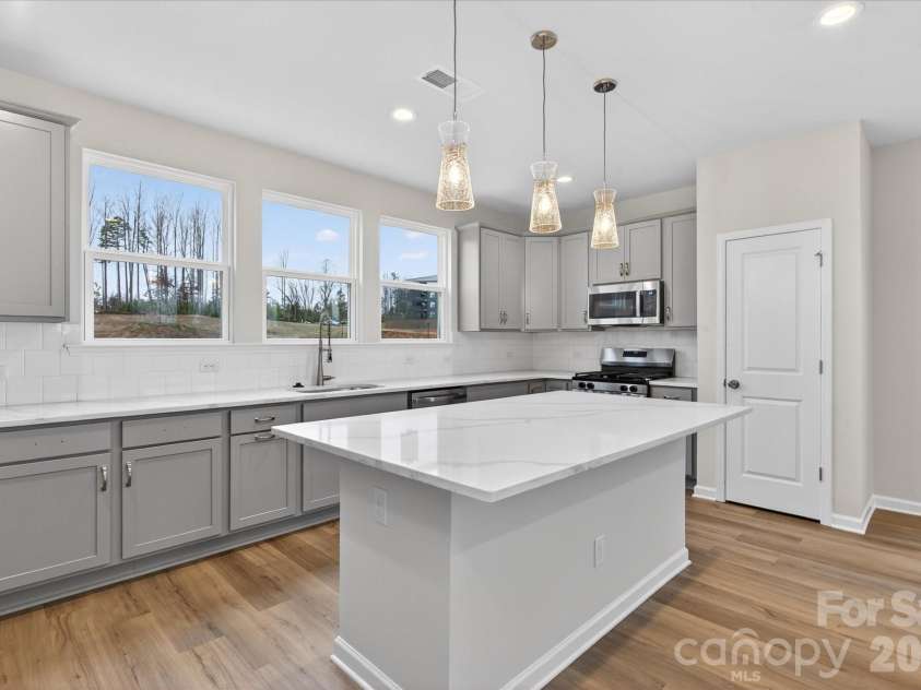 228 Ferebee Place, Charlotte, NC 28213.  MLS# CAR4335382, YatesRealty ID 2640. Kitchen