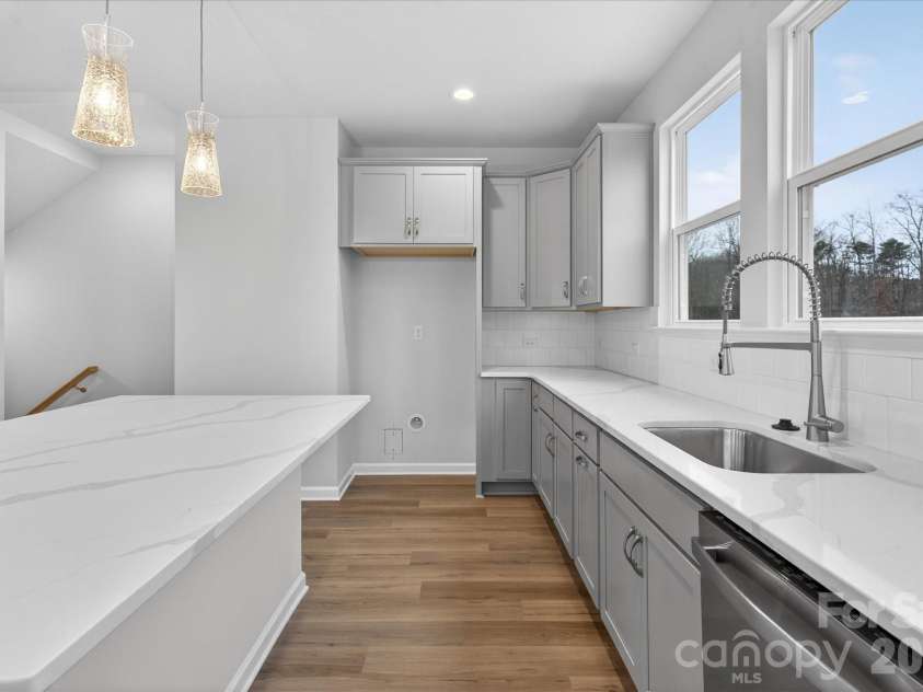 228 Ferebee Place, Charlotte, NC 28213.  MLS# CAR4335382, YatesRealty ID 2640. Kitchen