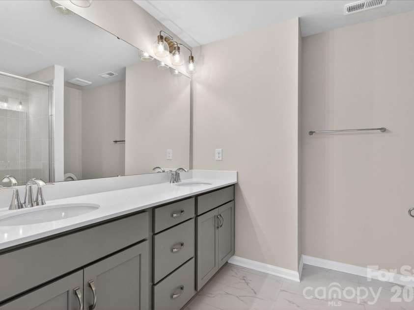 228 Ferebee Place, Charlotte, NC 28213.  MLS# CAR4335382, YatesRealty ID 2640. Premier Bath