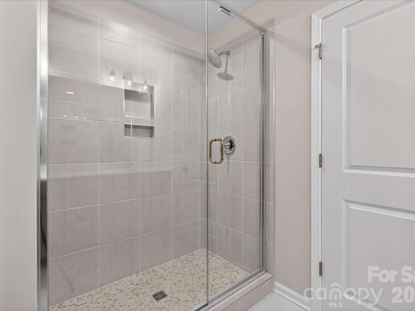 228 Ferebee Place, Charlotte, NC 28213.  MLS# CAR4335382, YatesRealty ID 2640. Premier Bath