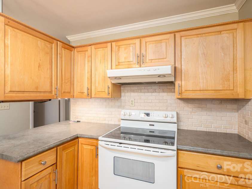 414 Elizabeth Street, Gastonia, NC 28054.  MLS# CAR4387556, YatesRealty ID 26400. 