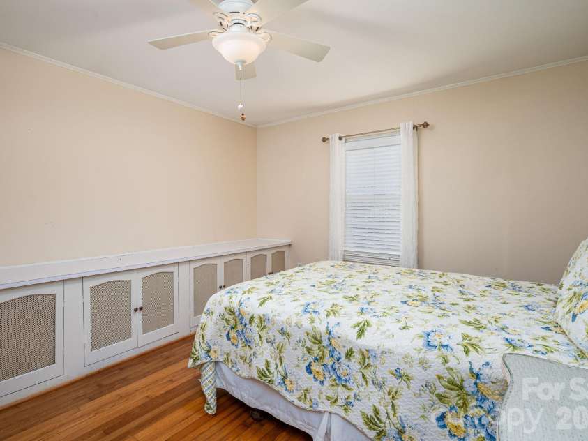 414 Elizabeth Street, Gastonia, NC 28054.  MLS# CAR4387556, YatesRealty ID 26400. 