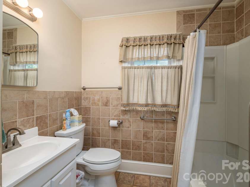 414 Elizabeth Street, Gastonia, NC 28054.  MLS# CAR4387556, YatesRealty ID 26400. 