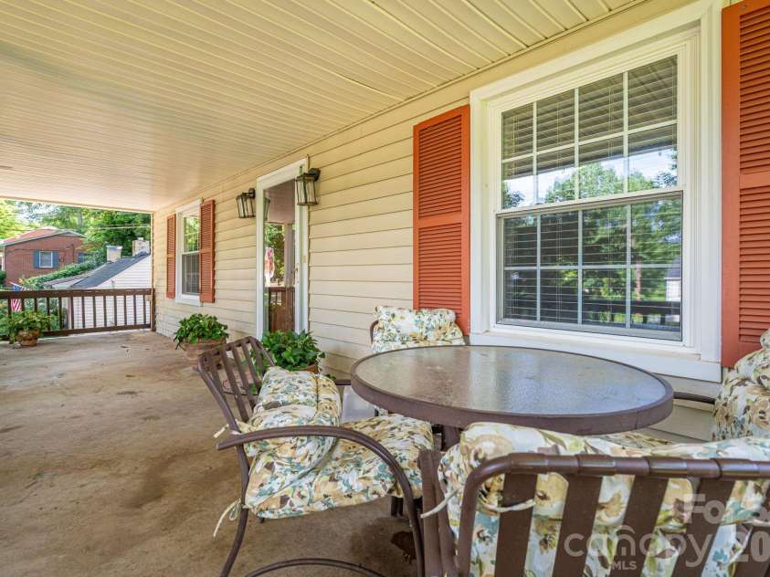 414 Elizabeth Street, Gastonia, NC 28054.  MLS# CAR4387556, YatesRealty ID 26400. 