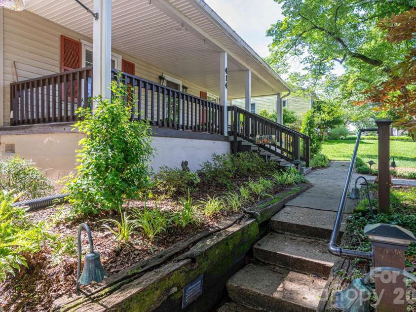 414 Elizabeth Street, Gastonia, NC 28054.  MLS# CAR4387556, YatesRealty ID 26400. 
