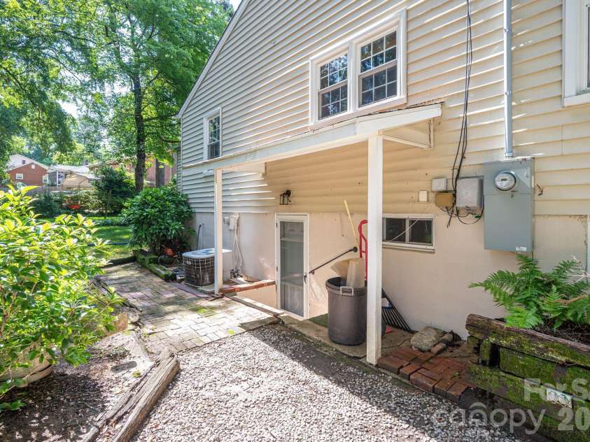414 Elizabeth Street, Gastonia, NC 28054.  MLS# CAR4387556, YatesRealty ID 26400. 