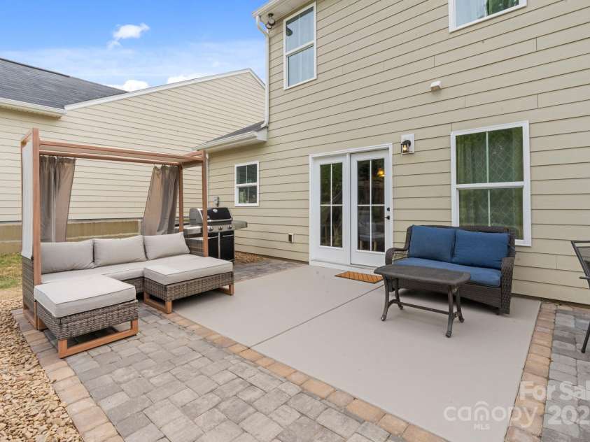 176 Jennymarie Road, Mooresville, NC 28115.  MLS# CAR4249290, YatesRealty ID 26401. Expansive Patio