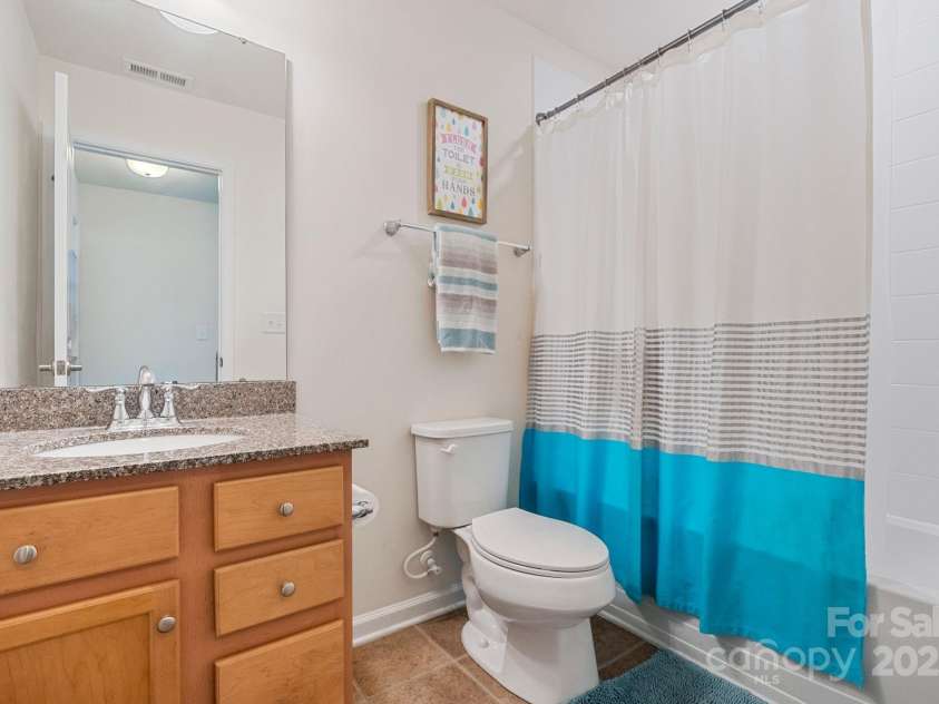 176 Jennymarie Road, Mooresville, NC 28115.  MLS# CAR4249290, YatesRealty ID 26401. Full Hall Bathroom