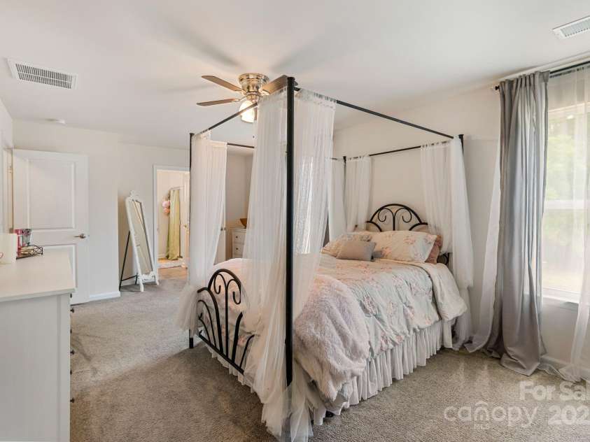 176 Jennymarie Road, Mooresville, NC 28115.  MLS# CAR4249290, YatesRealty ID 26401. Primary Suite