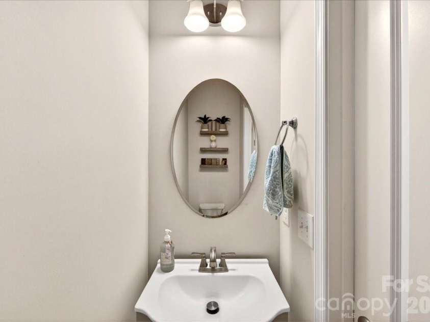 2662 Grantham Place Drive, Fort Mill, SC 29715.  MLS# CAR4386489, YatesRealty ID 26402. 