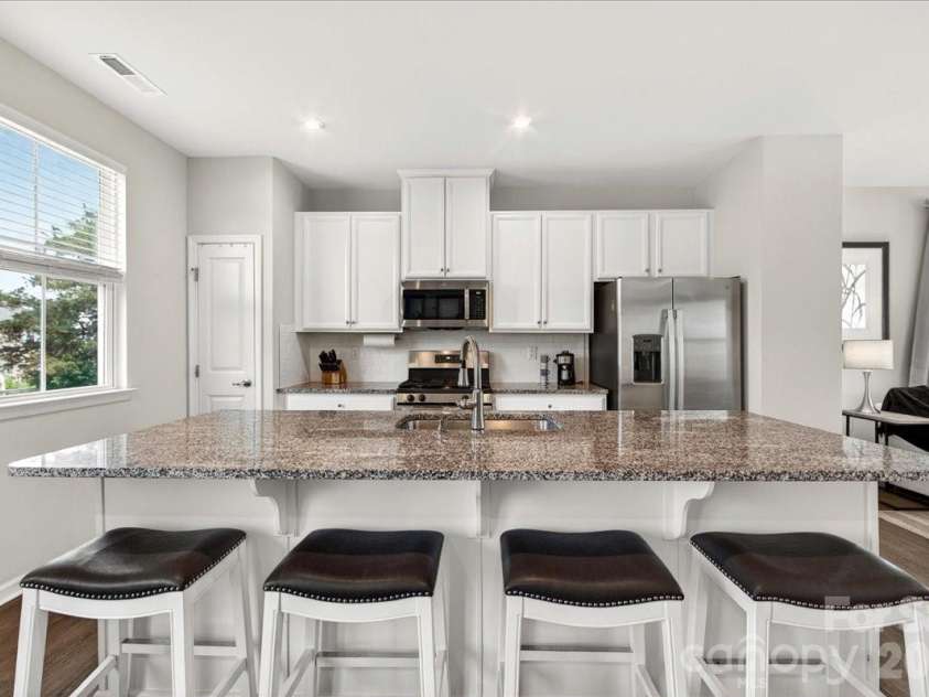 2662 Grantham Place Drive, Fort Mill, SC 29715.  MLS# CAR4386489, YatesRealty ID 26402. Chefs Kitchen