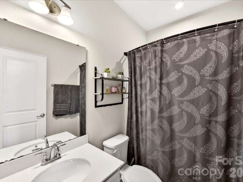 2662 Grantham Place Drive, Fort Mill, SC 29715.  MLS# CAR4386489, YatesRealty ID 26402. Guest Bath