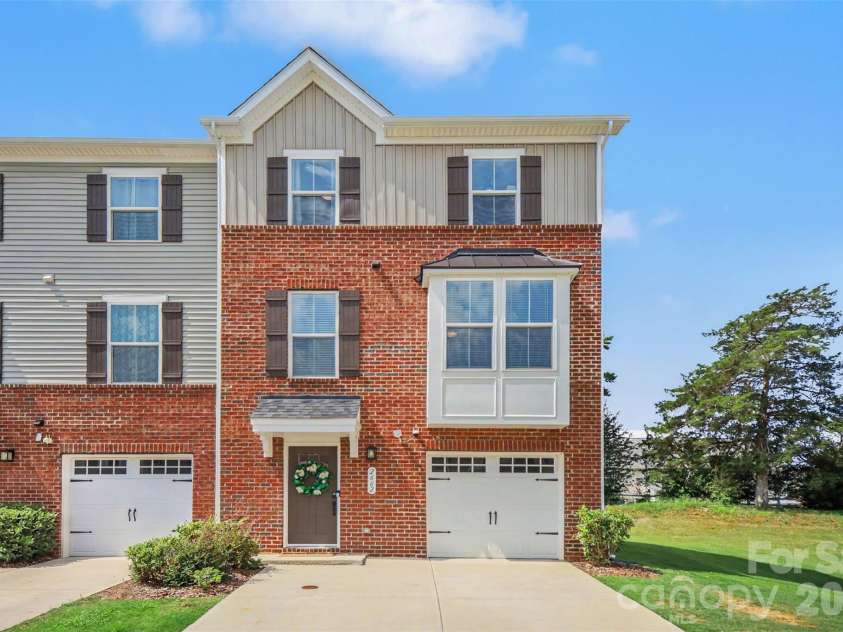 2662 Grantham Place Drive, Fort Mill, SC 29715.  MLS# CAR4415744, YatesRealty ID 26402. 