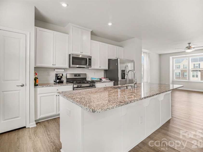 2662 Grantham Place Drive, Fort Mill, SC 29715.  MLS# CAR4415744, YatesRealty ID 26402. 