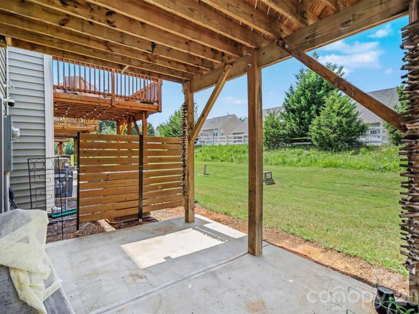 2662 Grantham Place Drive, Fort Mill, SC 29715.  MLS# CAR4415744, YatesRealty ID 26402. 
