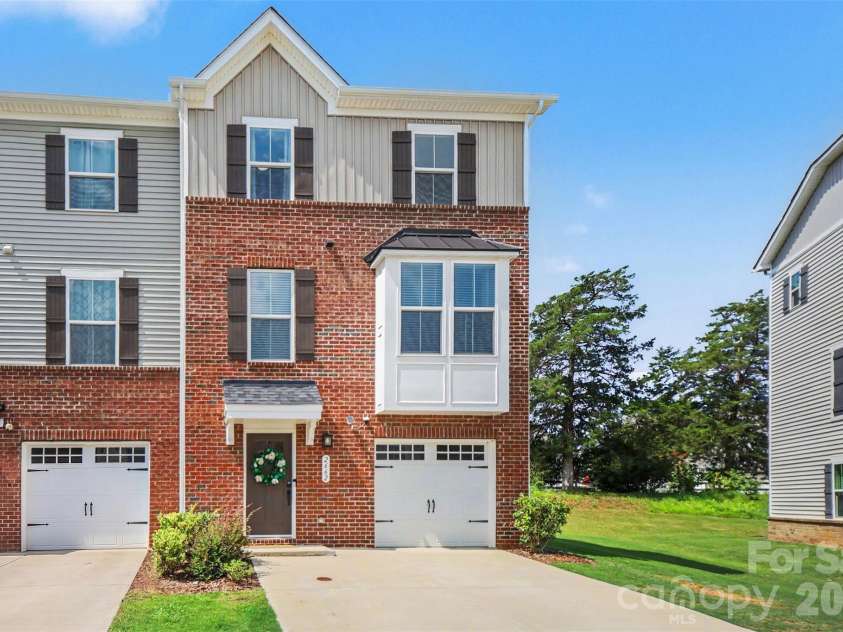 2662 Grantham Place Drive, Fort Mill, SC 29715.  MLS# CAR4415744, YatesRealty ID 26402. 