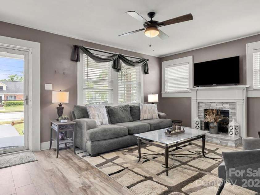 305 Marion Street, Kershaw, SC 29067.  MLS# CAR4278646, YatesRealty ID 26403. 