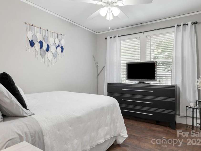 305 Marion Street, Kershaw, SC 29067.  MLS# CAR4278646, YatesRealty ID 26403. 