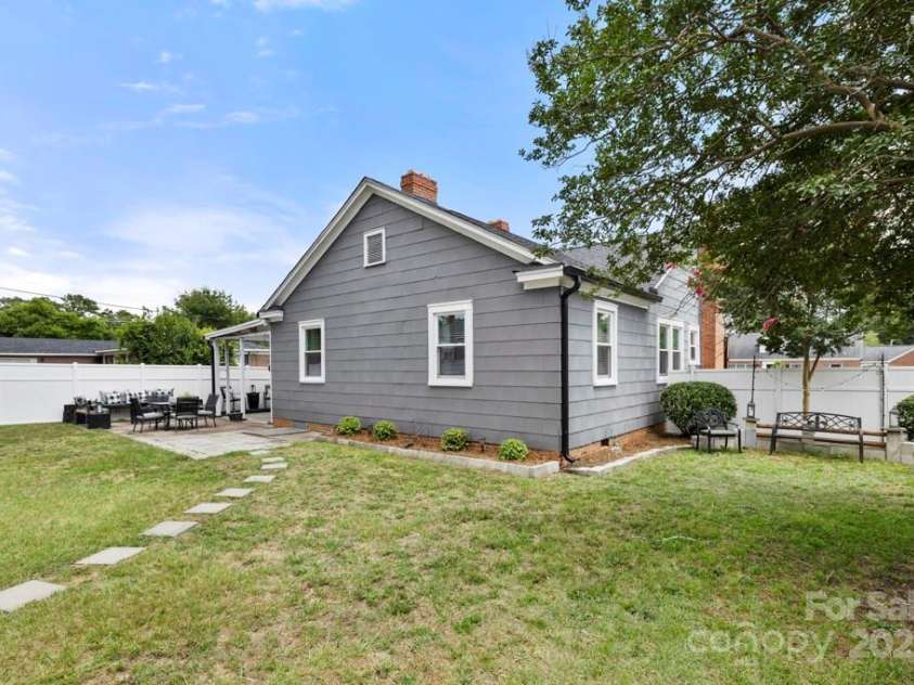 305 Marion Street, Kershaw, SC 29067.  MLS# CAR4278646, YatesRealty ID 26403. 