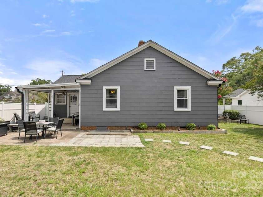 305 Marion Street, Kershaw, SC 29067.  MLS# CAR4278646, YatesRealty ID 26403. 