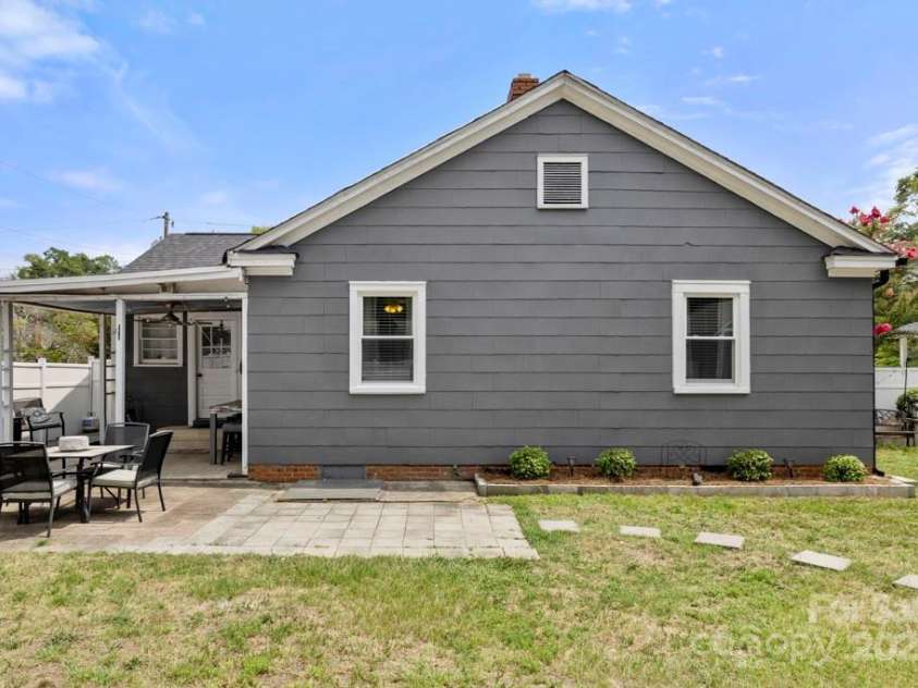 305 Marion Street, Kershaw, SC 29067.  MLS# CAR4278646, YatesRealty ID 26403. 